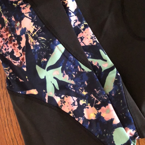 NWT Pop Fit leggings - Picture 2 of 4